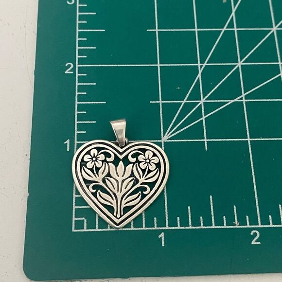 James Avery Retired Floral Heart Pendant - Picture 3 of 3